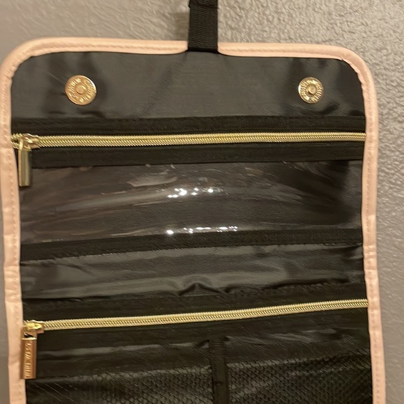 Nine West Hanging Travel Organizer - New with Tags - Picture 3 of 7